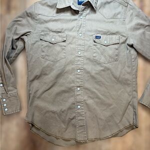 Wrangler Tan Button-Up Shirt | Classic Casual Style Men’s Medium